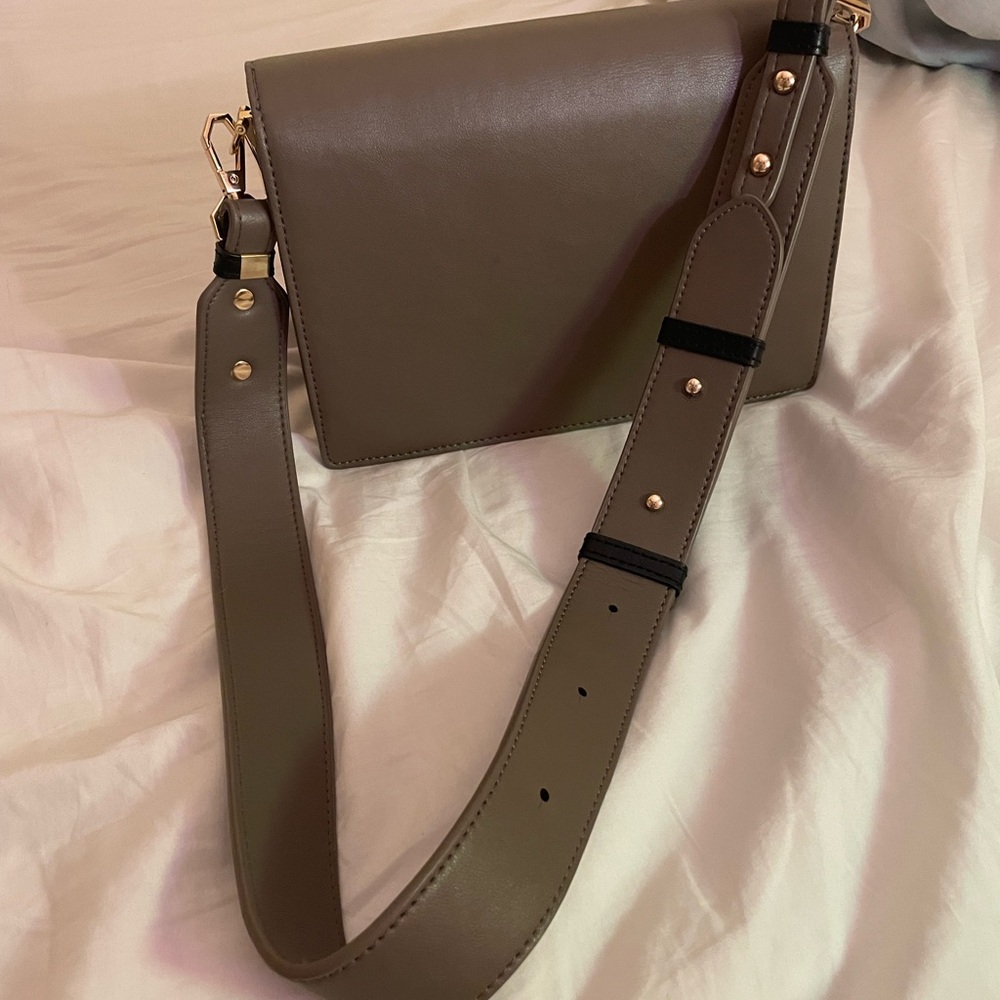 Trina Turk Solid Structured Leather Double Compar… - image 5